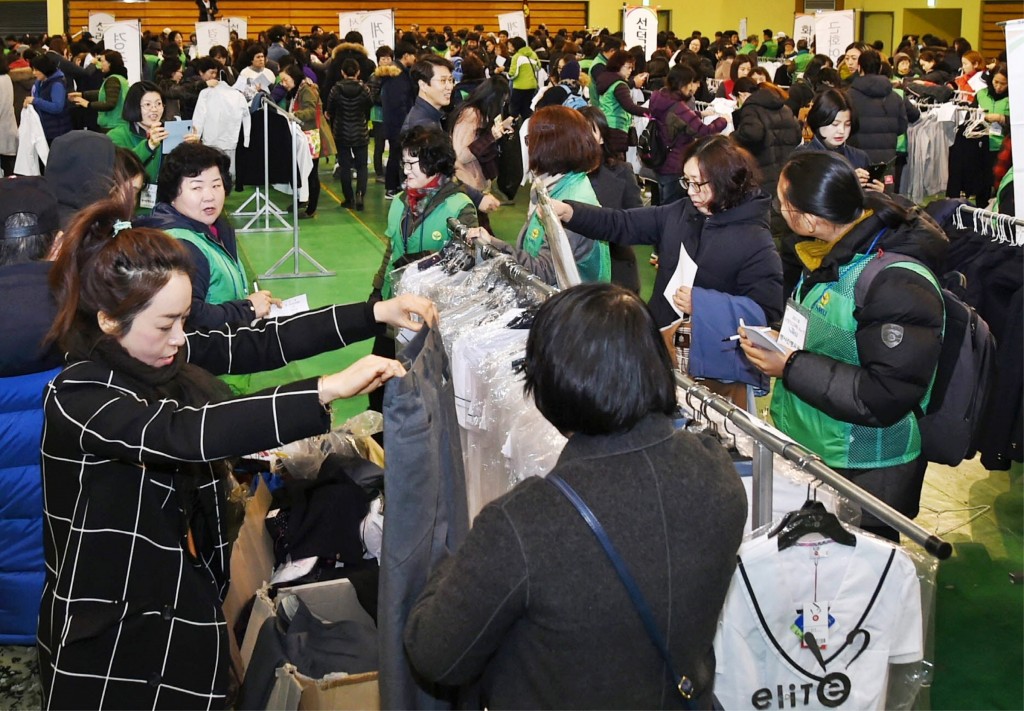 1. 경주시, 올해부터 중·고교 신입생들에게 30만원씩 교복구입비 지원...자녀 뒷바라지 비용 줄어들 듯 (2)