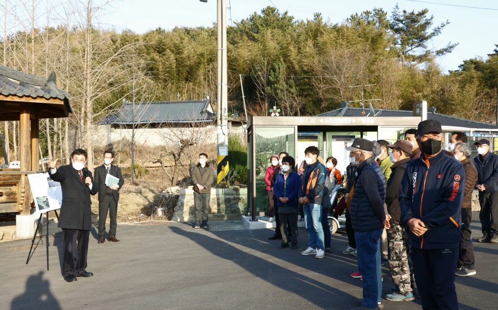 1. 마을 곳곳 누비는 주낙영 경주시장, “현장에서 답 찾겠다” (서면 도리마을 방문)