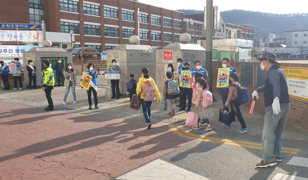 2.경주시 초등학교 주변 위해환경 안전점검 캠페인 (2)