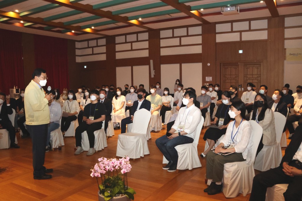 1. “나 꼰대 아니다”... 20대·30대와 세대공감 나선 주낙영 경주시장 (1)