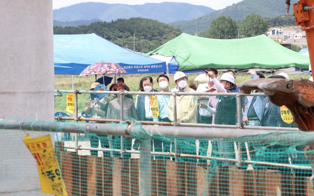 2. 경주시, 태풍 대비 제2금장교 건설 현장 긴급안전점검 나서 (2)