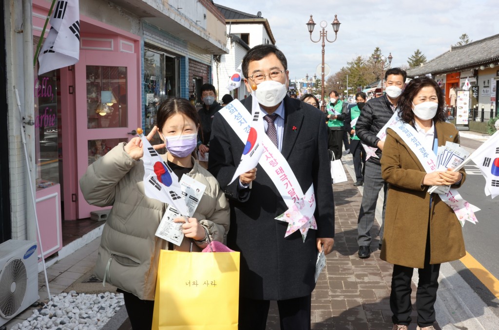 5. 경주시, 10월 ‘나라사랑 태극기 달기’운동 전개 (2)