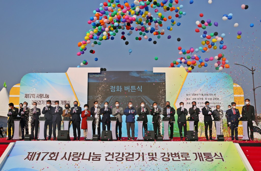 1. 경주시, 강변로 개통기념식·제17회 사랑나눔 건강걷기대회 개최 (3)