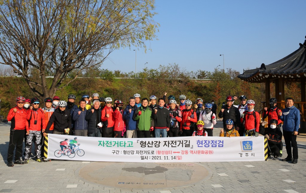 2-4. 주낙영 경주시장, 직접 자전거 타고 ‘형산강 자전거도로’ 조성 현장 점검에 나서 (4)