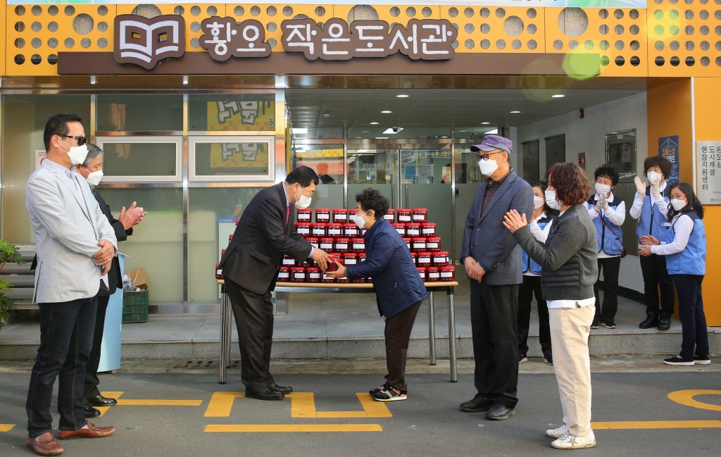 4. 한국자유총연맹 경주시지회, 어려운 이웃 위한 고추장 나눔 행사 펼쳐 (2)
