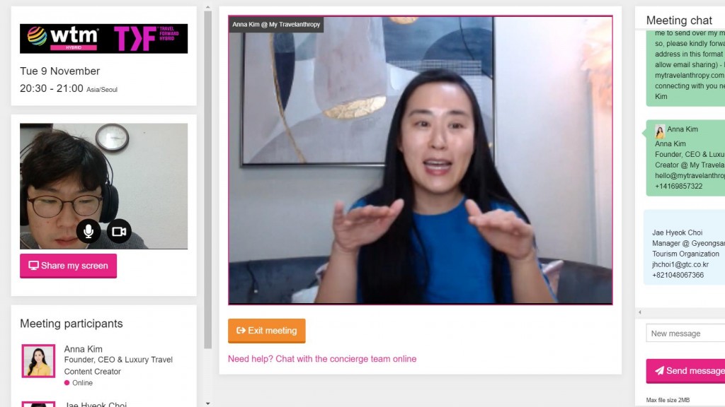 공사직원이 경북온라인부스에 참가한 외국인고객에게 경북을 알리고 있다.2