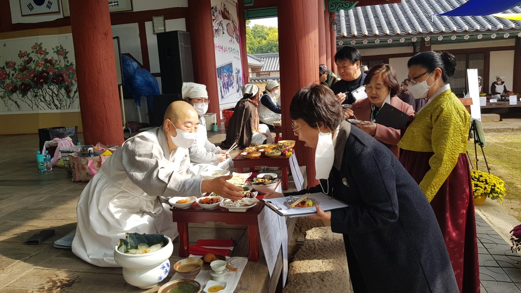 사진2. 경주 향토음식을 발굴, 홍보하기 위해 개최된 이번 대회는 한상차림, 요리,장류, 다과,후식류의 3개 분야로 나눠 진행되었다