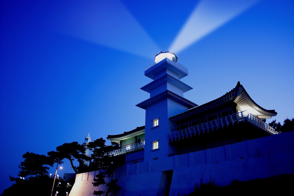 송대말등대 야경모습