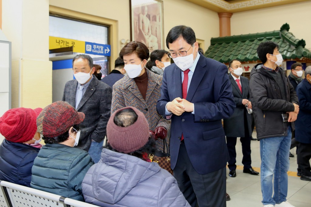 1. 주낙영 경주시장은 왜 경주역서 부전행 열차를 배웅했나 (3)