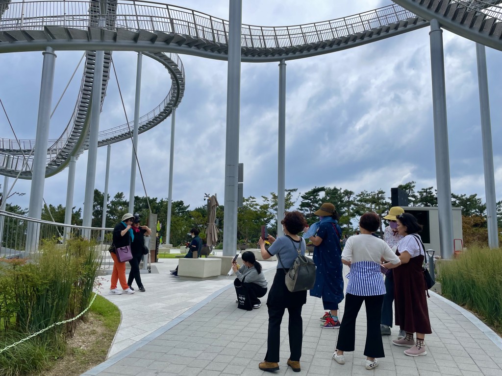 관광객들이 공사에서 진행한 팸투어에 참여하고 있다.1