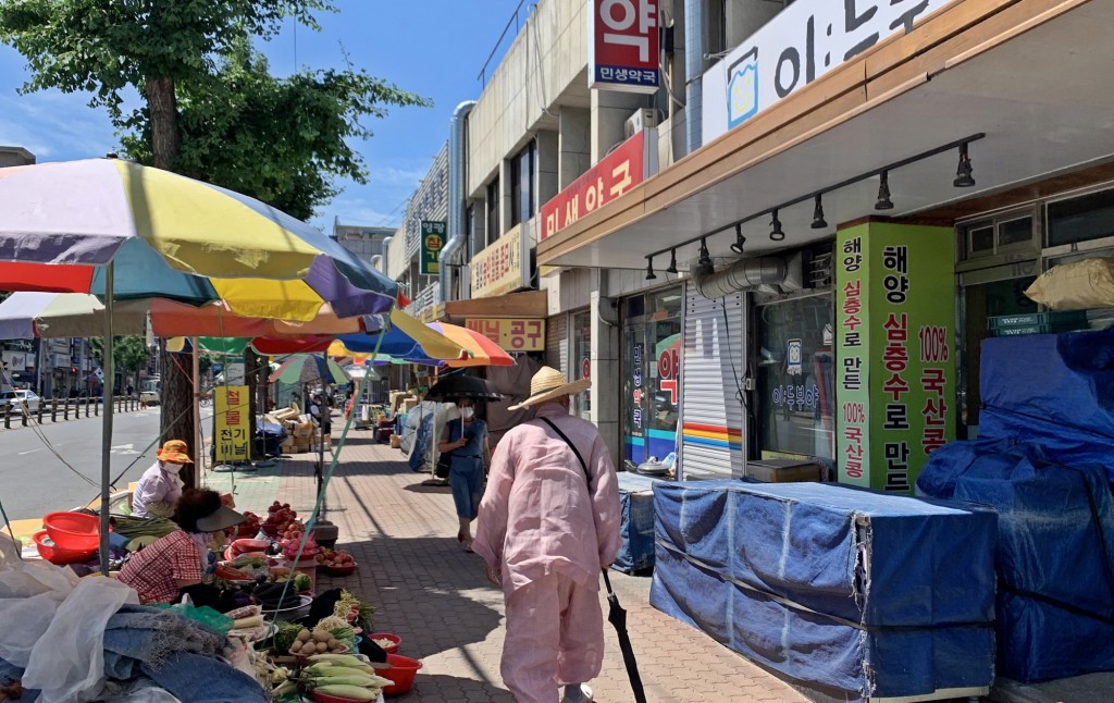 2-2. 노점상 난립 경주 중앙시장 앞 보행로 39년 만에 보행친화거리 탈바꿈_02