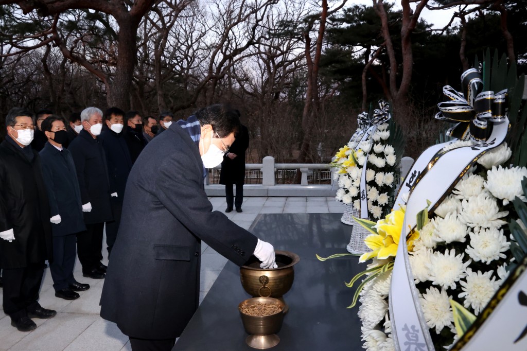 보도자료 1_주낙영 경주시장 충혼탑 참배로 새해 업무 시작_01