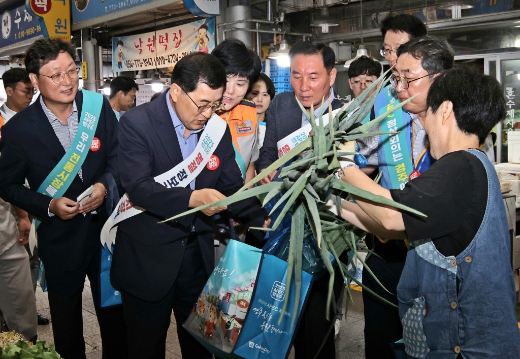 보도자료_주낙영 경주시장_추석 장보기는 전통시장서_01