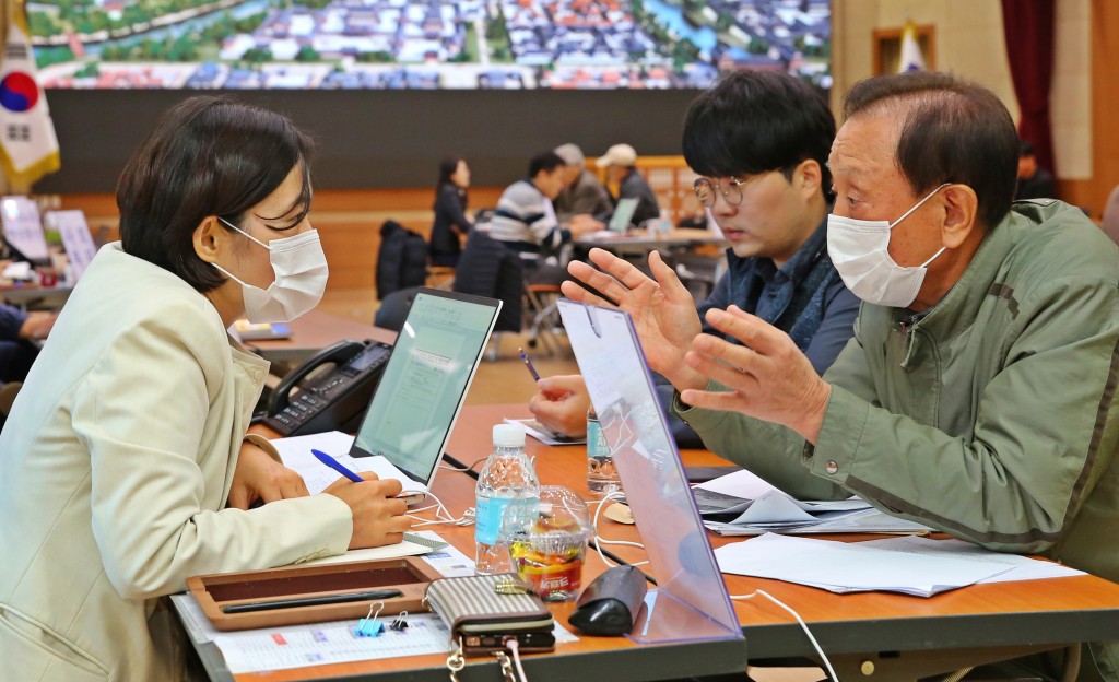 2. 시민 고충 해결하는 달리는 국민신문고 열려