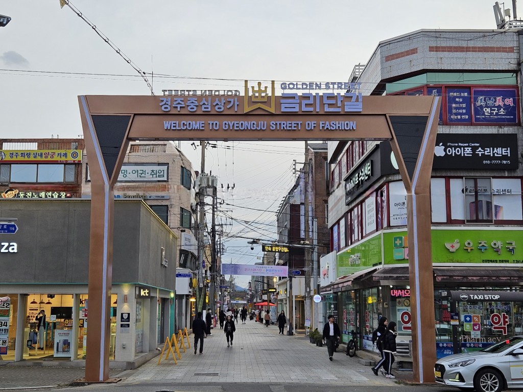 3-2. 중심상가홍보아치 개선후