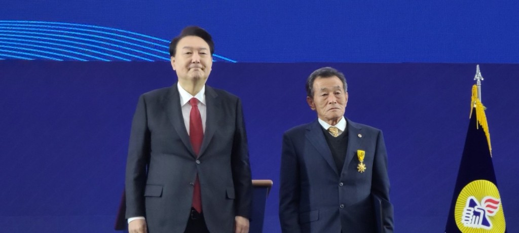 6-1. 바르게살기운동 경주시협의회 김중배 회장 국민훈장 목련장 수상_01