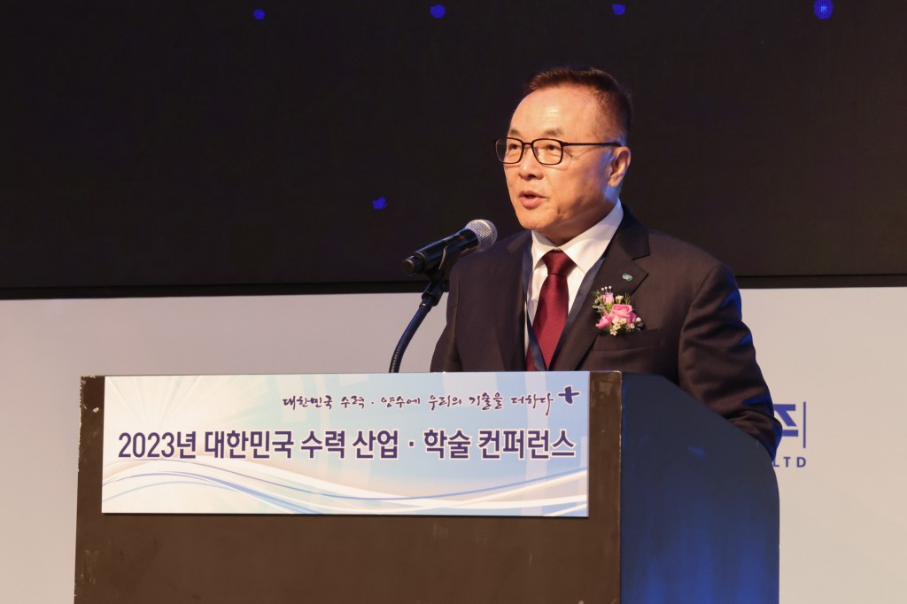사진2. 황주호 한수원 사장이 축사를 전하고 있다