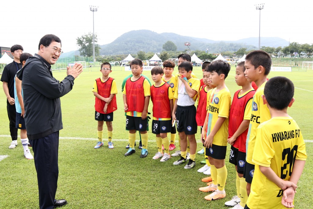 주낙영 경주시장 2023 화랑대기 축구대회 참가 선수단 격려