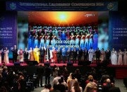 2024 국제지도자회의(ILC)에서 통일의 노래를 부르는 참석자들