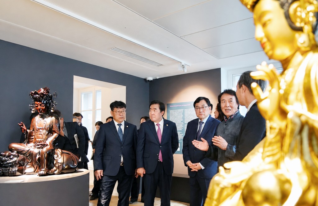 보도자료_경주시 파리서 천년 신라 알린다 석굴암 특별전 개막_03